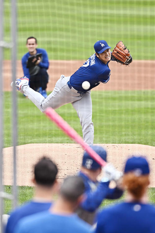 メッツ対ドジャース　試合前に明るい表情でライブBPをするドジャース大谷翔平＝2025年5月25日　