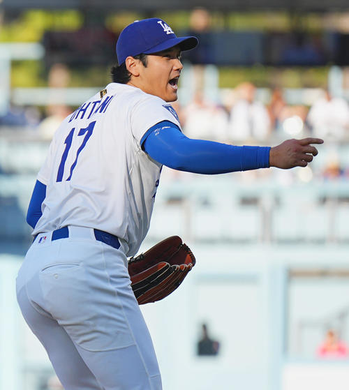 8月27日のレッズ戦に先発し、1回にマルテを三振に仕留め、声を上げる大谷（撮影・菅敏）