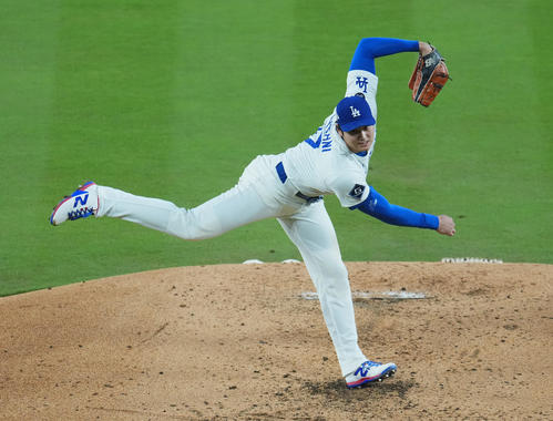 ドジャース対ブルワーズ　3回、力投するドジャース大谷（撮影・菅敏）