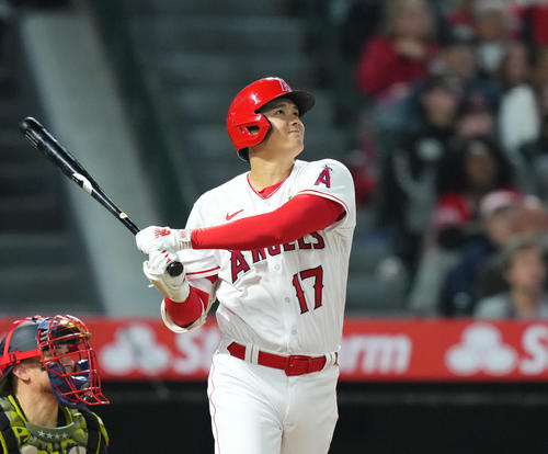 20日ツインズ戦で11号ソロ本塁打を放つ大谷翔平