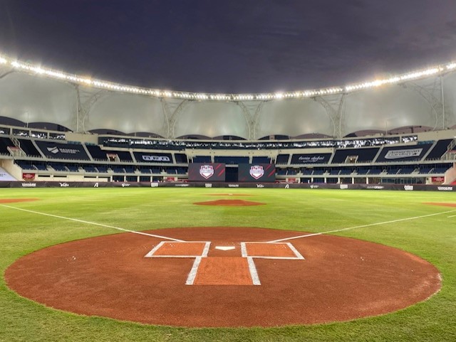 中東と南アジアを拠点とする初のプロ野球リーグ「ベースボール・ユナイテッド」のエキシビション試合が行われたドバイインターナショナルスタジアム
