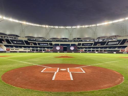 中東と南アジアを拠点とする初のプロ野球リーグ「ベースボール・ユナイテッド」のエキシビション試合が行われたドバイインターナショナルスタジアム