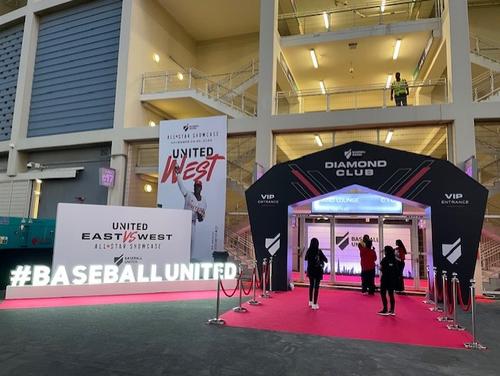 中東と南アジアを拠点とする初のプロ野球リーグ「ベースボール・ユナイテッド」のエキシビション試合が行われたドバイインターナショナルスタジアム