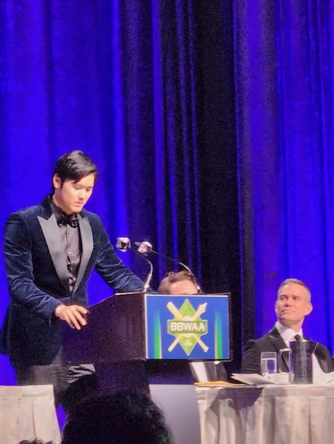 全米野球記者協会ニューヨーク支部主催の夕食会に参加し、MVPの受賞スピーチを行うドジャース大谷翔平投手(福島良一氏提供)