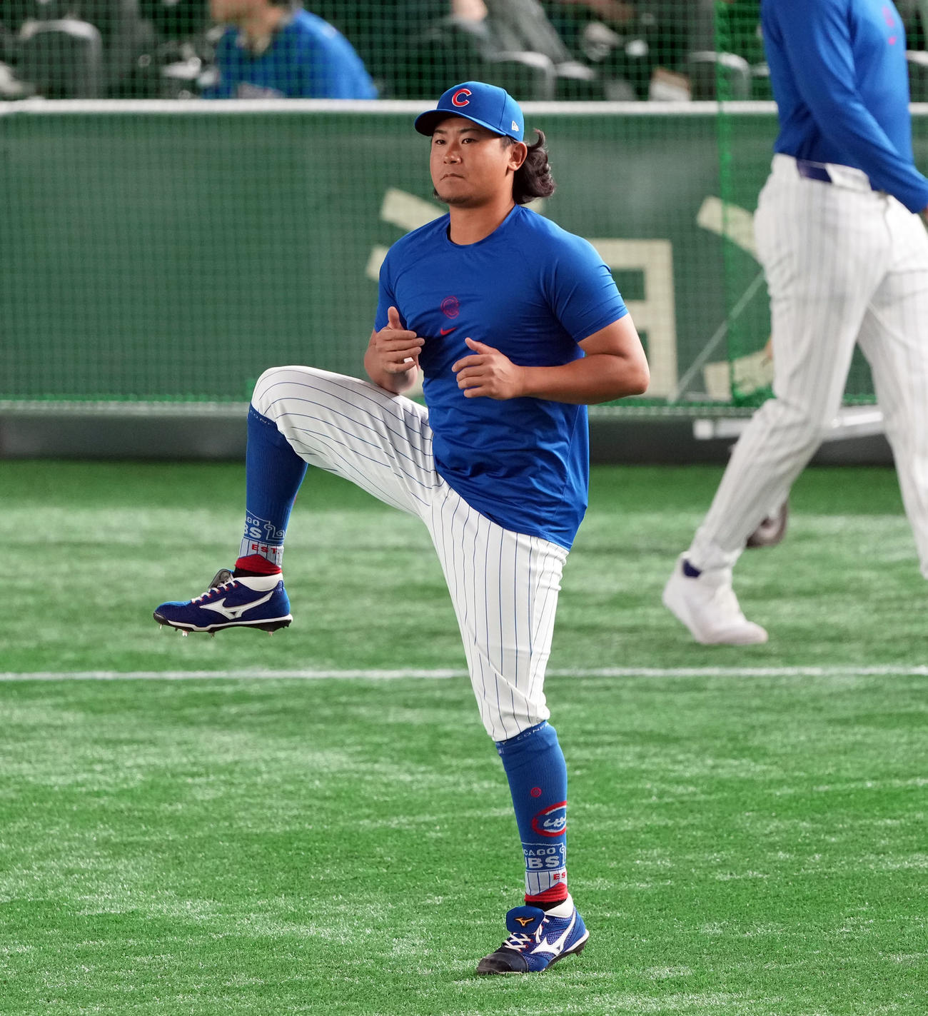 外野でアップをするカブス今永（撮影・たえ見朱実）