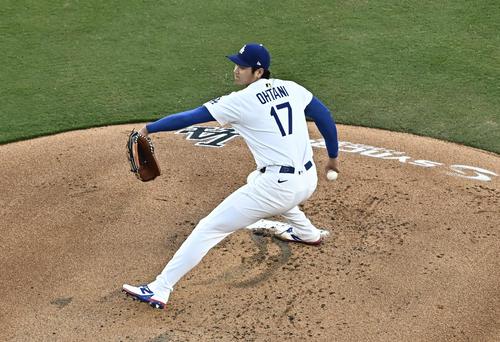 ドジャース対パドレス　二刀流に復帰し先発で登板するドジャース大谷（2025年6月16日撮影）