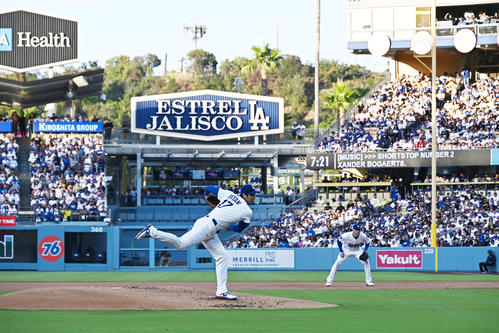 ドジャース対パドレス　二刀流に復帰し先発で登板するドジャース大谷（2025年6月16日撮影）