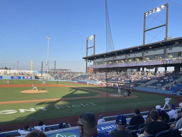 MLB研究家の福島良一さんがロサンゼルス近郊のドジャース1Aオンタリオ・タワーバザーズを訪問。本拠地のONTフィールド（福島氏提供）