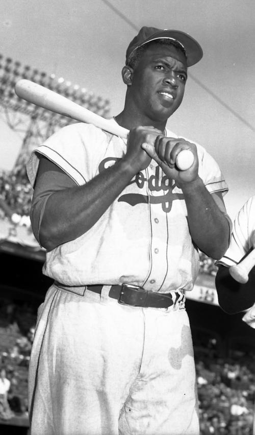 56年、日米野球でのブルックリン・ドジャースのジャッキー・ロビンソン