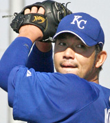 打撃投手を務める野茂（共同）