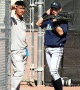 ジョニーこと黒木氏と話すイチロー（撮影・加藤哉）