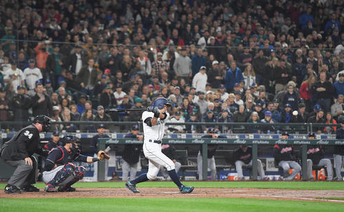 マリナーズ対インディアンス　３回裏マリナーズ無死、一ゴロに倒れるイチロー（撮影・菅敏）