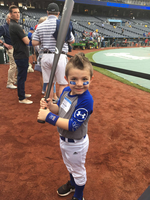 大谷 ロイヤルズファン6歳少年にバットプレゼント - MLB写真ニュース : 日刊スポーツ