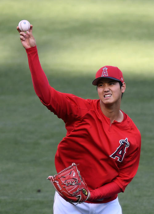 キャッチボールでスプリットを試すエンゼルス大谷(撮影・菅敏)