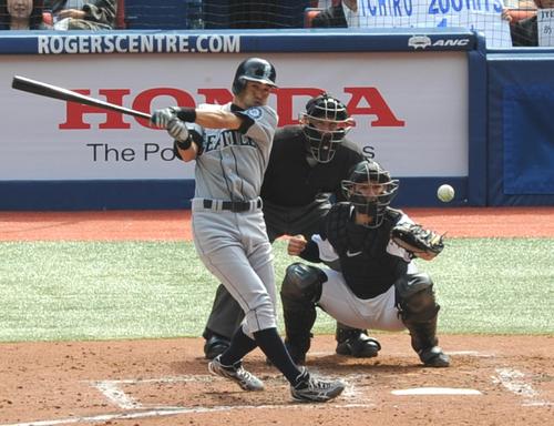 １０年９月２３日、ブルージェイズ対マリナーズ　５回表マリナーズ１死一塁、２００安打達成したイチロー