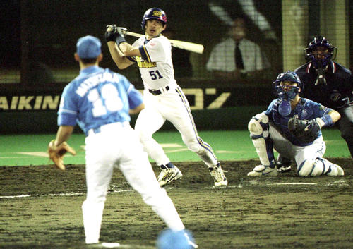 オリックス対西武１５回戦　９回、イチロー（オリックス）は第４打席でプロ通算１００号本塁打を放つ。投手は松坂大輔（撮影は１９９９年７月６日）