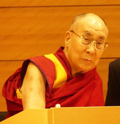 チベット仏教の最高指導者ダライ・ラマ法王１４世