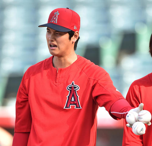 エンゼルス対ツインズ 試合前の打撃練習を終え、厳しい表情を見せるエンゼルス大谷(撮影・菅敏)