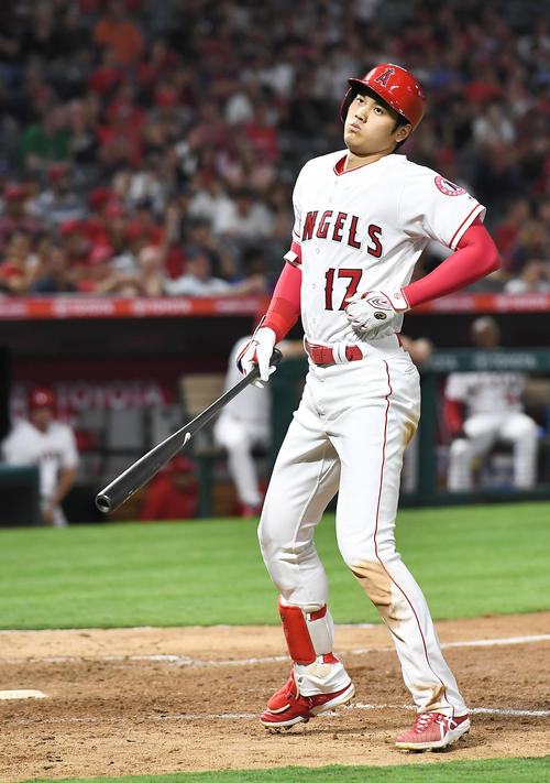 エンゼルス対タイガース 8回裏エンゼルス2死、四球を選ぶエンゼルス大谷(撮影・菅敏)