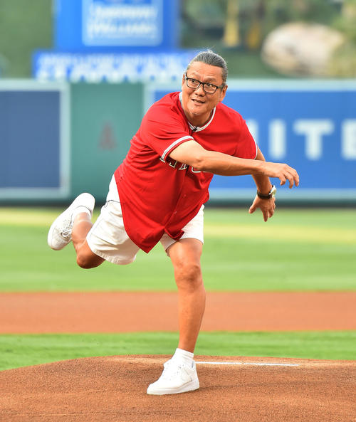 料理の鉄人 森本氏始球式 大谷にはすしランチ提供 ｍｌｂ 日刊スポーツ
