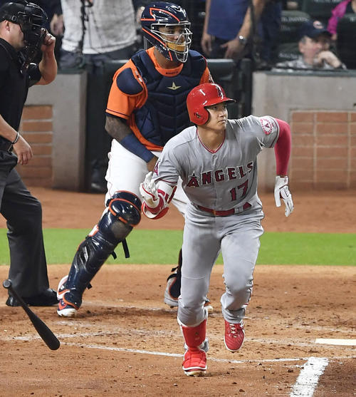 アストロズ戦の4回、中飛に倒れるエンゼルス大谷（共同）