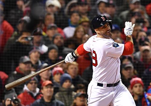 5回2死満塁、右前に2点適時打を放つマルティネス（撮影・菅敏）
