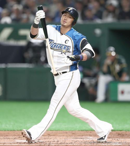日本ハム対アスレチックス 2回裏日本ハム無死、三振に終わる中田(撮影・黒川智章)