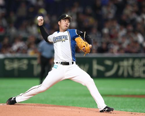 日本ハム対アスレチックス 日本ハム先発の斎藤(撮影・黒川智章)