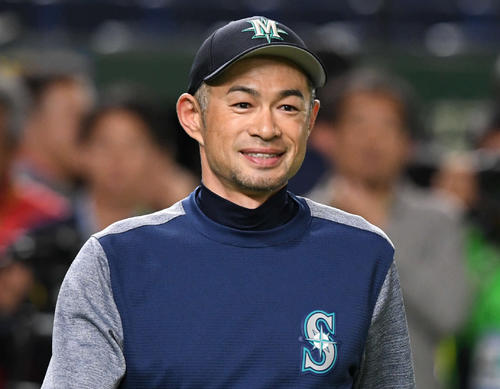巨人対マリナーズ 練習に姿を見せたマリナーズ・イチロー(撮影・山崎安昭)