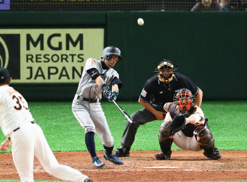 巨人対マリナーズ 7回表マリナーズ無死、イチローは中飛に倒れる(撮影・足立雅史)