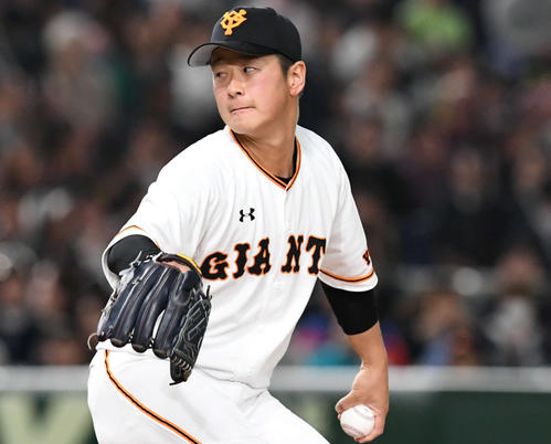 巨人対マリナーズ 巨人5番手で登板する中川(撮影・山崎安昭)