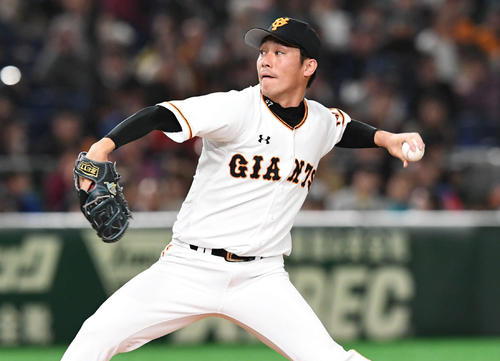 巨人対マリナーズ 巨人6番手で登板する吉川光(撮影・山崎安昭)