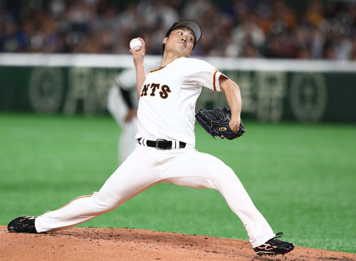 巨人対マリナーズ 3回に登板の坂本工(撮影・黒川智章)