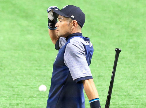 アスレチックス対マリナーズ 試合前の打撃練習を行うマリナーズ・イチロー(撮影・江口和貴)