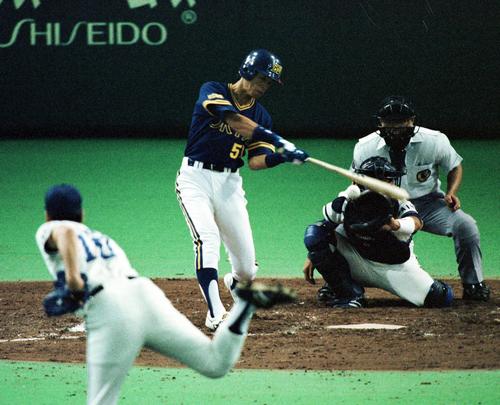 8回に代打で登場した鈴木一朗（後のイチロー）は右翼中段に本塁打を放つ　（1992年7月17日）