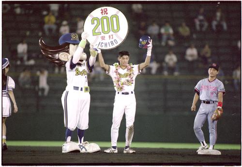 オリックス・イチローが球界初の年間200本安打達成