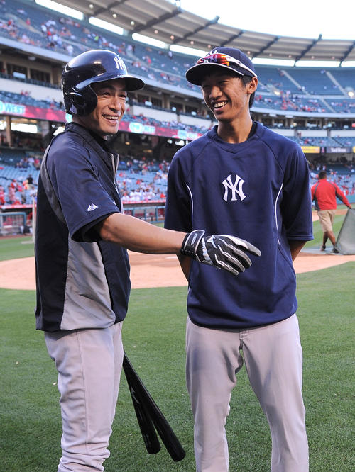 2013年6月、イチローと談笑する加藤豪将（撮影・菅敏）