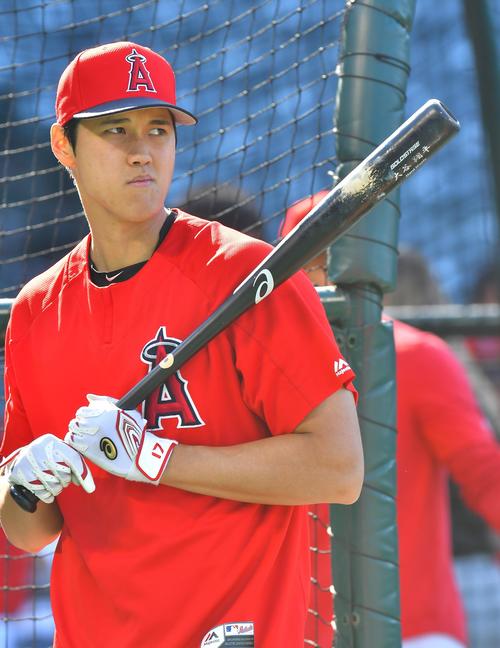 エンゼルス対レンジャーズ　試合前、打撃練習をするエンゼルス大谷（撮影・菅敏）