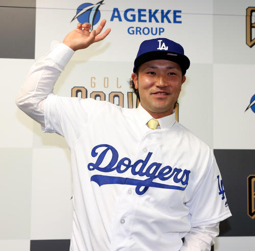 ドジャース移籍会見で意気込みを見せる北方（撮影・大野祥一）