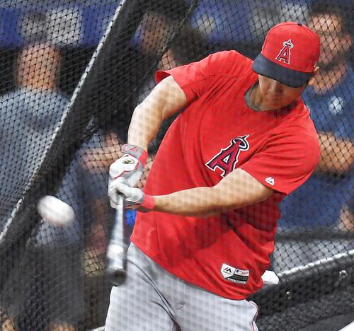 レイズ対エンゼルス　試合前、フリー打撃をするエンゼルス大谷（撮影・菅敏）