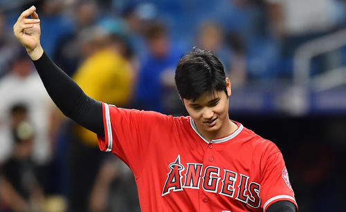 レイズ戦でサイクル安打を達成したエンゼルス大谷は、チームの勝利に笑顔を見せる（撮影・菅敏）