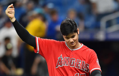 レイズ戦でサイクル安打を達成させたエンゼルス大谷は、チームの勝利に笑顔を見せる（撮影・菅敏）