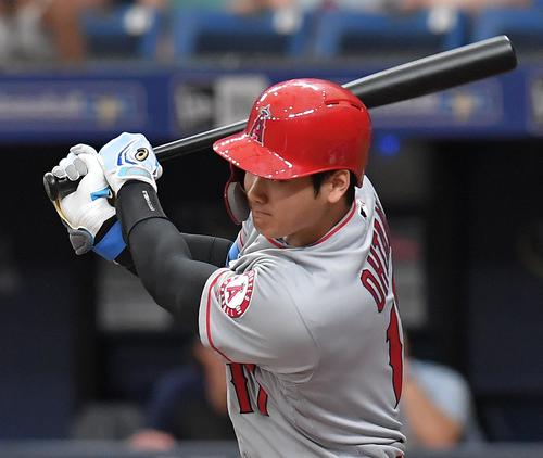 レイズ対エンゼルス　5回表エンゼルス1死、右前打を放つエンゼルス大谷（撮影・菅敏）