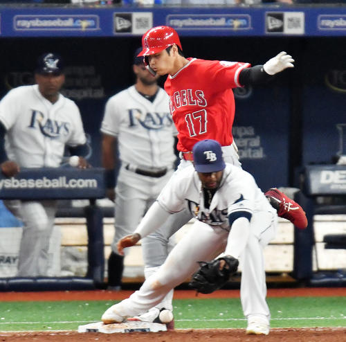 全力疾走で一塁セーフとなるエンゼルス大谷（撮影・菅敏＝2019年6月14日）
