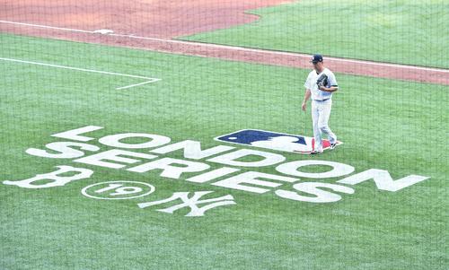 ロンドンシリーズ初戦ヤンキース対レッドソックス　1回途中、4安打6失点で降板するヤンキース田中（撮影・菅敏）