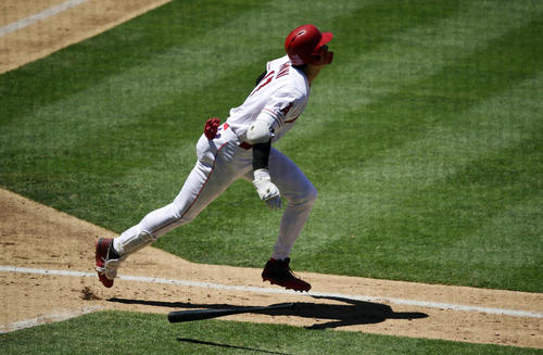 11号ソロを放った大谷（AP）