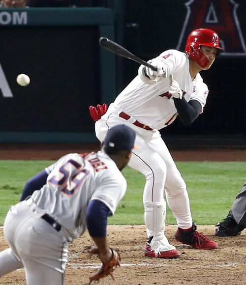 アストロズ戦の3回、二直に倒れるエンゼルス大谷（共同）