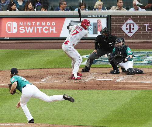4回、見逃し三振に倒れるエンゼルス大谷。投手リーク（共同）