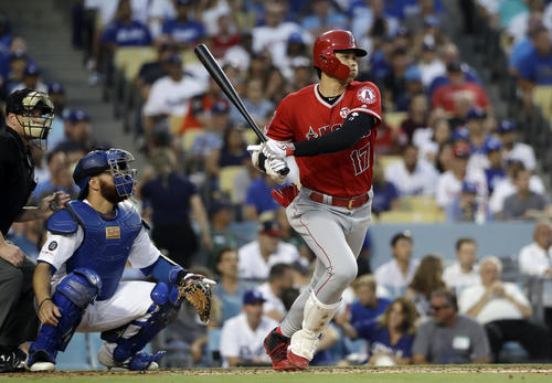 2回、ドジャース前田から適時右前打を放つエンゼルス大谷（AP）