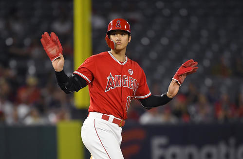 延長11回に盗塁を決める大谷（AP）